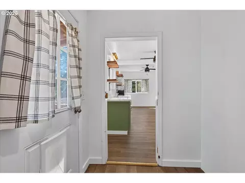 Entry Way - 25194 Webster Ave, Monroe, OR 97456 photo 2 of 5
