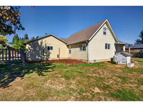 Exterior - 25194 Webster Ave, Monroe, OR 97456 photo 10 of 13