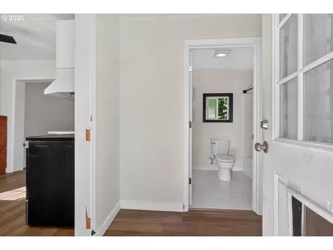 Entry Way - 25194 Webster Ave, Monroe, OR 97456 photo 3 of 5