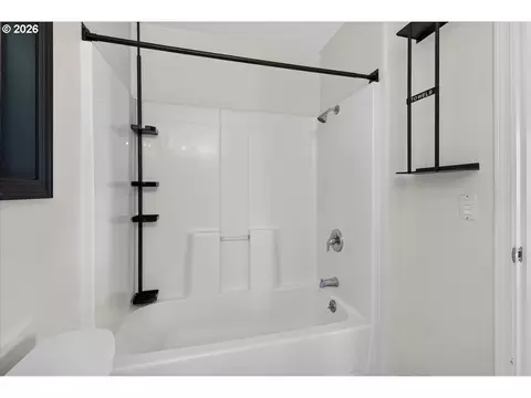 Bath - 25194 Webster Ave, Monroe, OR 97456 photo 2 of 3