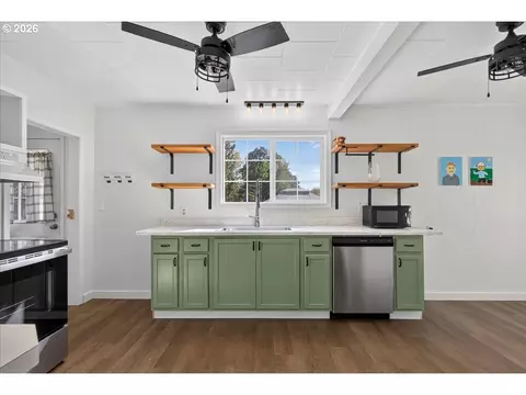 Kitchen - 25194 Webster Ave, Monroe, OR 97456 photo 1 of 5