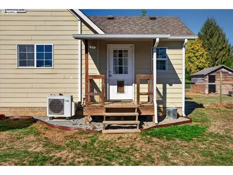 Exterior - 25194 Webster Ave, Monroe, OR 97456 photo 8 of 13
