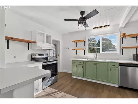 Kitchen - 25194 Webster Ave, Monroe, OR 97456 photo 2 of 5