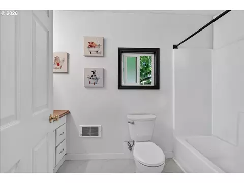 Bath - 25194 Webster Ave, Monroe, OR 97456 photo 1 of 3
