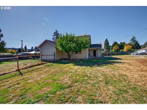 Exterior - 25194 Webster Ave, Monroe, OR 97456 photo 4 of 13
