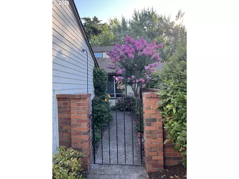 15660 SW Greenleaf Ct, Tigard, OR 97224