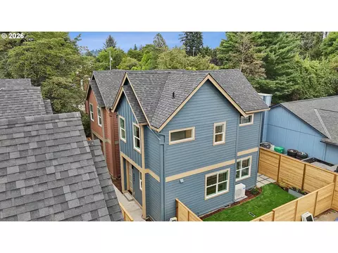5446 NE Prescott St #4, Portland, OR 97218