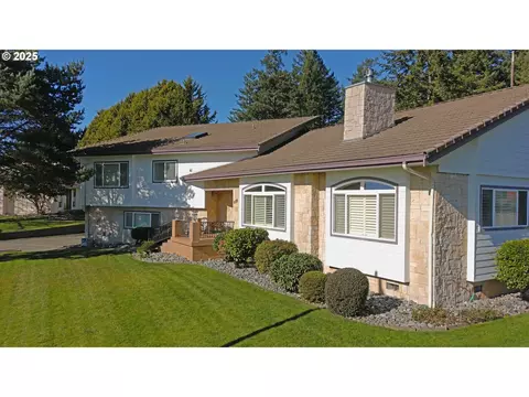 839 Brookhaven Dr, Brookings, OR 97415