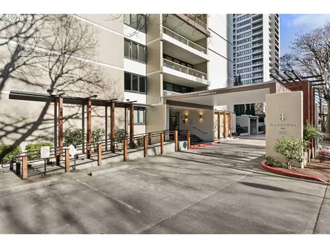 255 SW Harrison St #15C, Portland, OR 97201