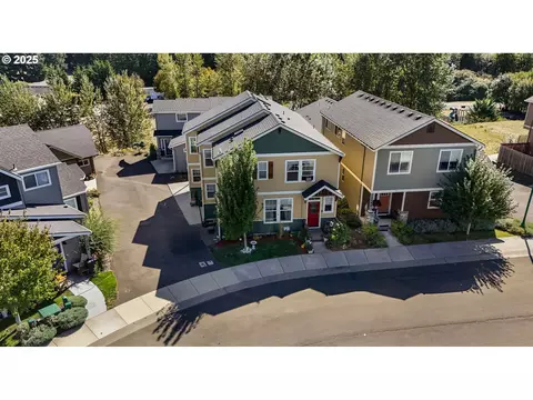 1172 SE Chinookan Dr, Cascade Locks, OR 97014