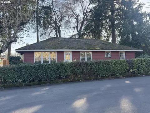 211 Sherman St, Amity, OR 97101