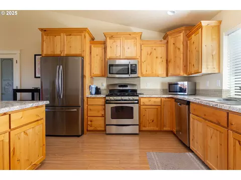 2260 NE 8th St, Hermiston, OR 97838