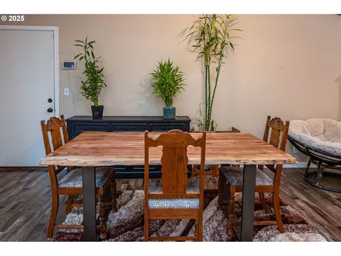 Dining - 3565 Castrey St, Eugene, OR 97404 photo 3 of 3