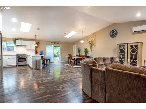 Living - 3565 Castrey St, Eugene, OR 97404 photo 1 of 3