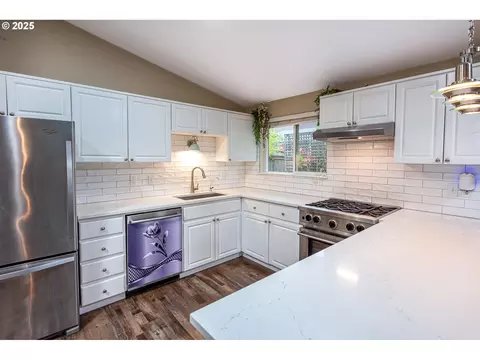 Kitchen - 3565 Castrey St, Eugene, OR 97404 photo 4 of 6