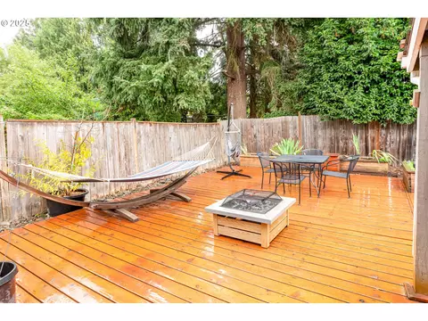 Exterior - 3565 Castrey St, Eugene, OR 97404 photo 8 of 11