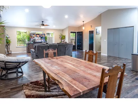 Dining - 3565 Castrey St, Eugene, OR 97404 photo 2 of 3