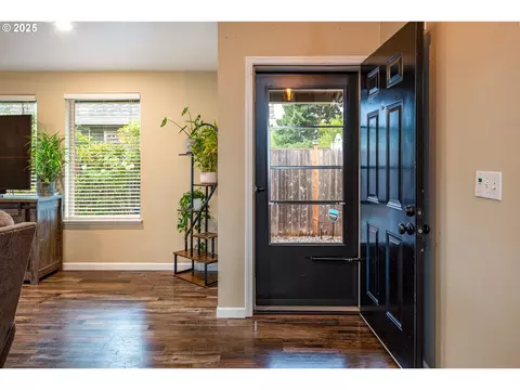 Entry Way - 3565 Castrey St, Eugene, OR 97404 photo 1 of 3