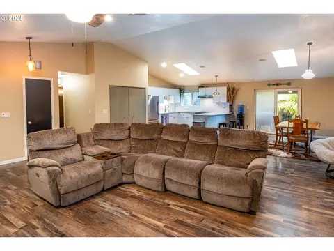 Living - 3565 Castrey St, Eugene, OR 97404 photo 2 of 3