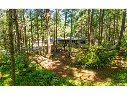 24829 High Pass Rd, Junction City, OR 97448
