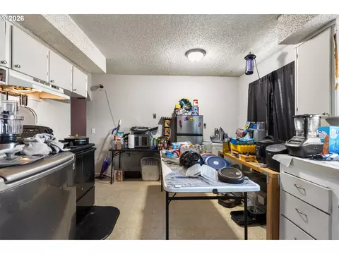 Kitchen - 820 SW 14th St, Pendleton, OR 97801 photo 5 of 6