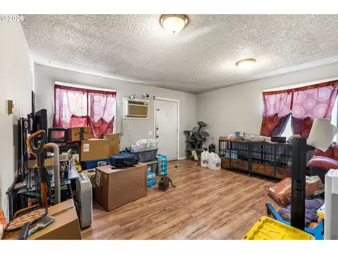Living - 820 SW 14th St, Pendleton, OR 97801 photo 1 of 4