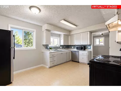 Kitchen - 820 SW 14th St, Pendleton, OR 97801 photo 2 of 6