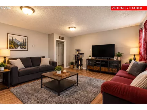 Living - 820 SW 14th St, Pendleton, OR 97801 photo 4 of 4