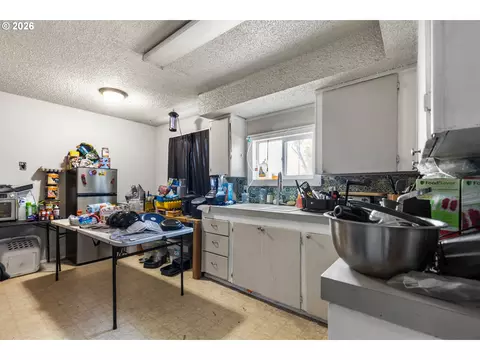 Kitchen - 820 SW 14th St, Pendleton, OR 97801 photo 3 of 6