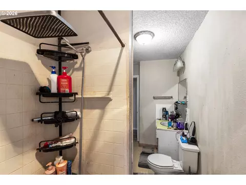 Bath - 820 SW 14th St, Pendleton, OR 97801 photo 3 of 4