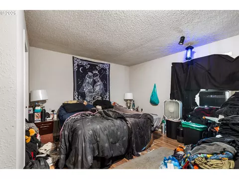 Bedroom - 820 SW 14th St, Pendleton, OR 97801 photo 1 of 2