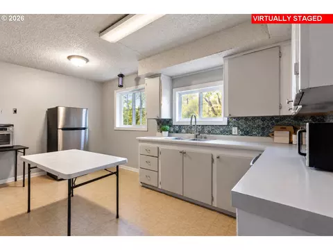 Kitchen - 820 SW 14th St, Pendleton, OR 97801 photo 4 of 6