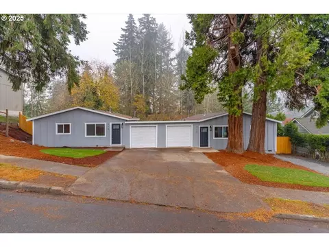 712 12th Ave, Sweet Home, OR 97386