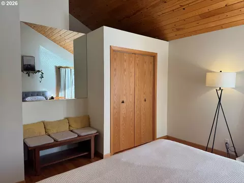 Bedroom - 10298 Highway 126, Mapleton, OR 97453 photo 3 of 5