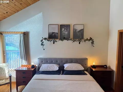 Bedroom - 10298 Highway 126, Mapleton, OR 97453 photo 1 of 5
