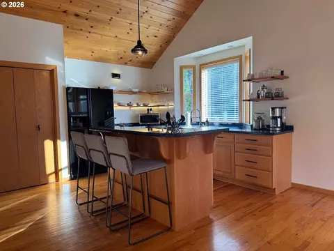 Kitchen - 10298 Highway 126, Mapleton, OR 97453 photo 1 of 3