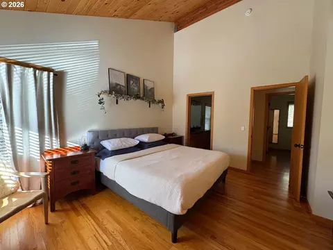 Bedroom - 10298 Highway 126, Mapleton, OR 97453 photo 4 of 5