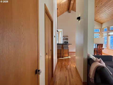 Entry Way - 10298 Highway 126, Mapleton, OR 97453 photo 1 of 1
