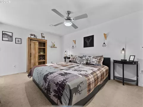 Bedroom - 69080 E Vine Maple Dr, Rhododendron, OR 97049 photo 4 of 6