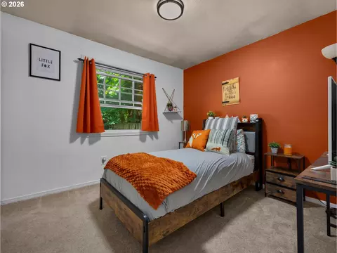 Bedroom - 69080 E Vine Maple Dr, Rhododendron, OR 97049 photo 2 of 6