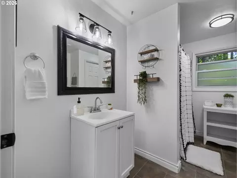 Bath - 69080 E Vine Maple Dr, Rhododendron, OR 97049 photo 1 of 5