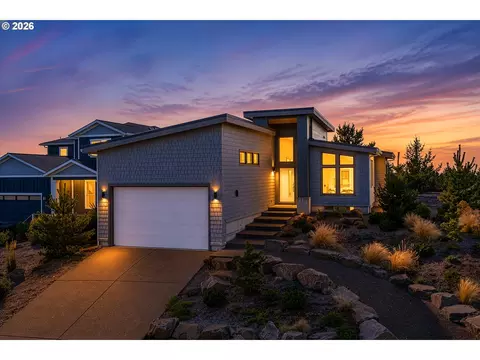 557 Sea View Dr, Manzanita, OR 97130