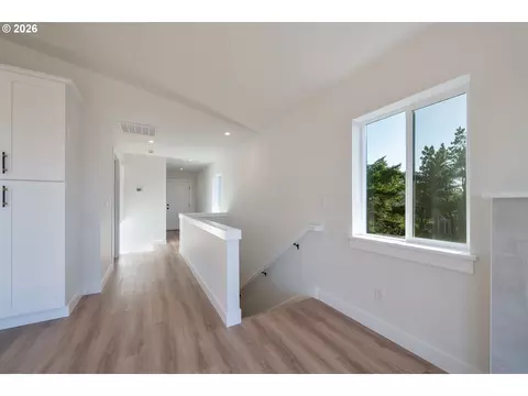 Entry Way - 110 Crescent St, Oceanside, OR 97134 photo 1 of 2