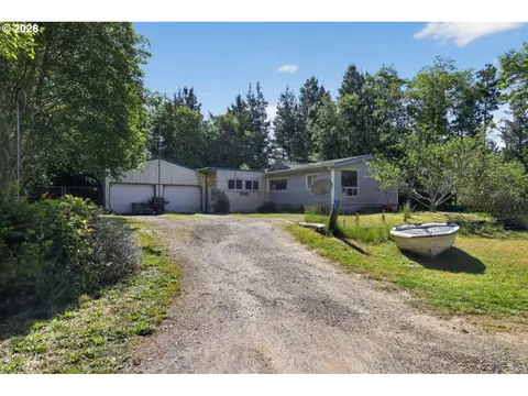 27702 Y Ln, Ocean Park, WA 98640