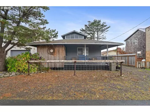 111 S Dolphin St, Rockaway Beach, OR 97136