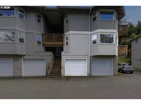 3840 Buccaneer Ln #A, North Bend, OR 97459