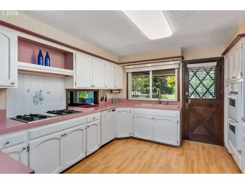 Kitchen - 18345 SE Cheldelin Rd, Gresham, OR 97080 photo 2 of 3