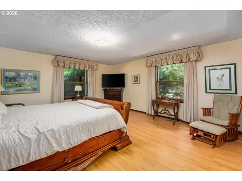 Bedroom - 18345 SE Cheldelin Rd, Gresham, OR 97080 photo 1 of 3