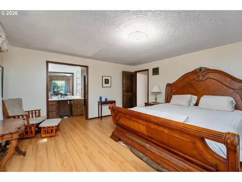 Bedroom - 18345 SE Cheldelin Rd, Gresham, OR 97080 photo 2 of 3