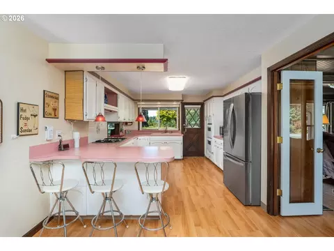 Kitchen - 18345 SE Cheldelin Rd, Gresham, OR 97080 photo 1 of 3
